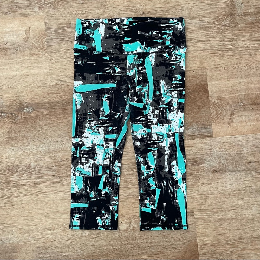 ALO Yoga Airbrush Tile Print Capri- Small